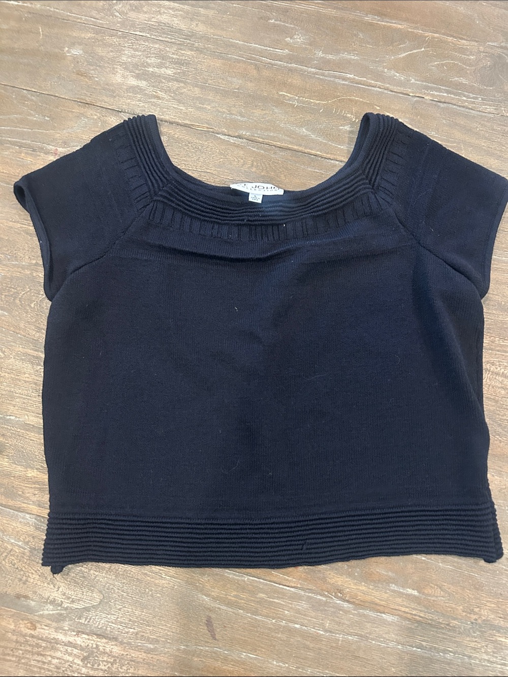 St. John collection  Black Short Sleeve Cropped Knit Top